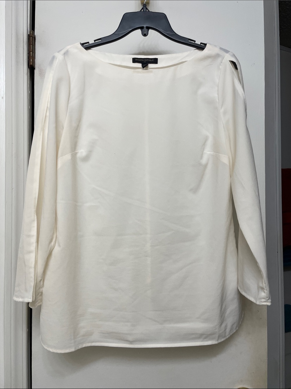 Banana Republic Off-White Boatneck Long Sleeve Blouse